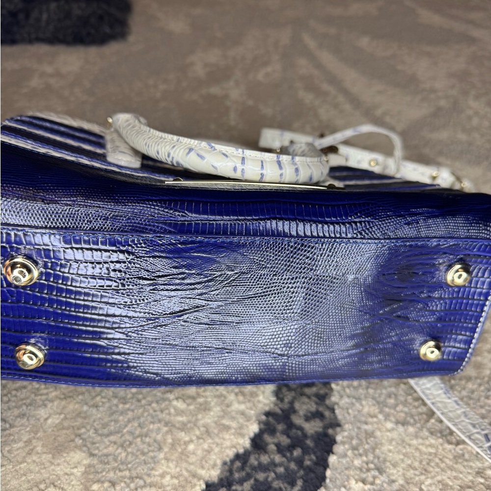 PERFECT Brahmin White and Navy Crocodile Embossed Duxberry Style Satchel - Picture 7 of 16
